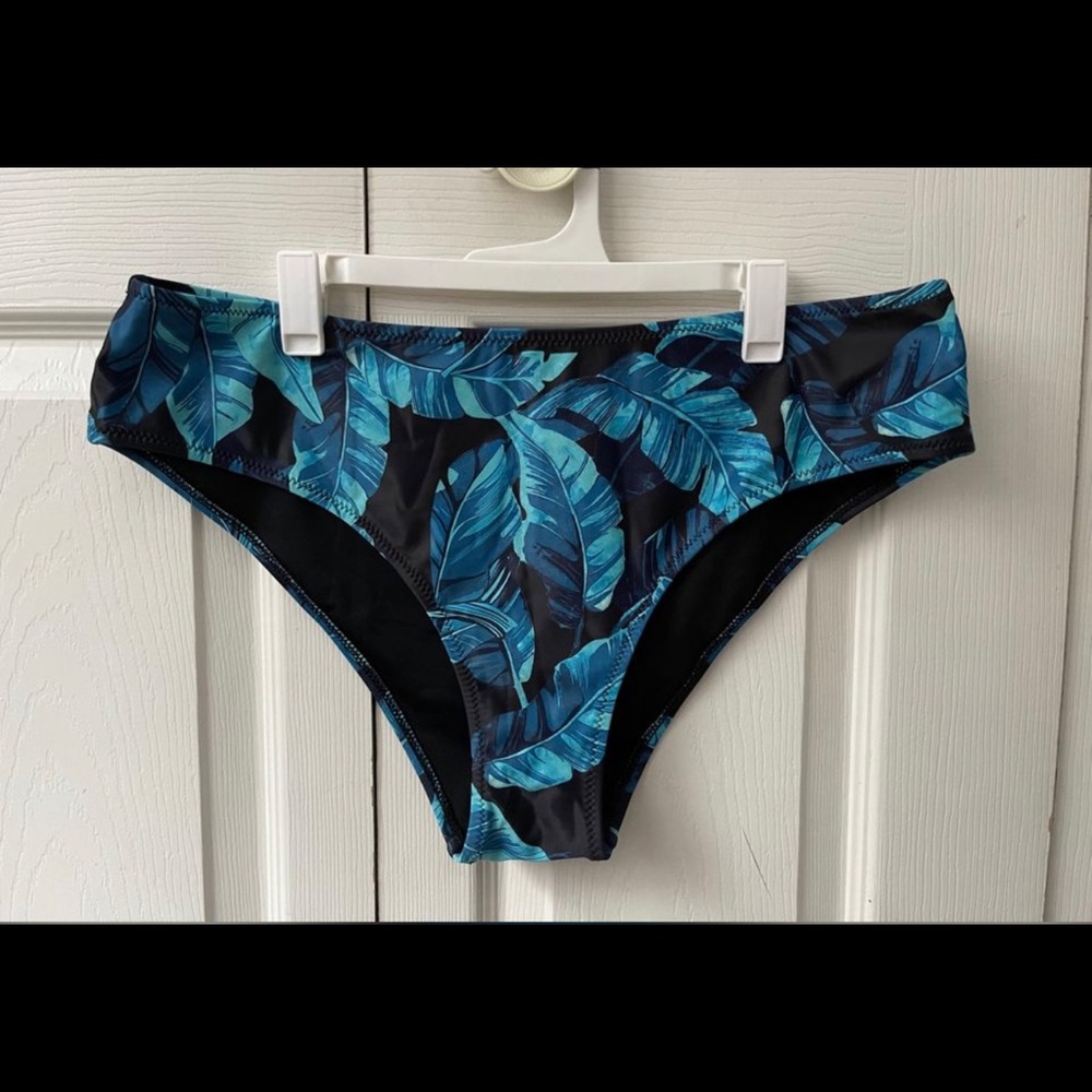 Women’s bathing suit bottoms